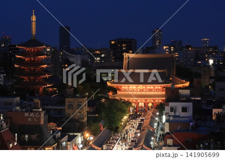 浅草寺本堂に伸びる仲見世通り 浅草寺仲見世の夜景 浅草寺本堂に伸びる仲見世通り 浅草寺仲見世の夜景 141905699