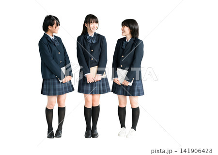 笑顔で歩く中学生・高校生・女子高生(登校・下校・通学) 笑顔で歩く中学生・高校生・女子高生(登校・下校・通学) 141906428