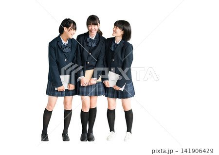 笑顔で歩く中学生・高校生・女子高生(登校・下校・通学) 笑顔で歩く中学生・高校生・女子高生(登校・下校・通学) 141906429
