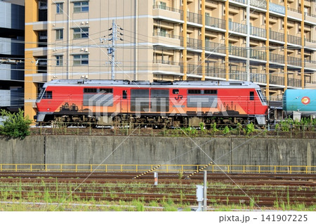 あおなみ線を走るDF200牽引の石油貨物列車(Ai-Meラッピング車両) あおなみ線を走るDF200牽引の石油貨物列車(Ai-Meラッピング車両) 141907225