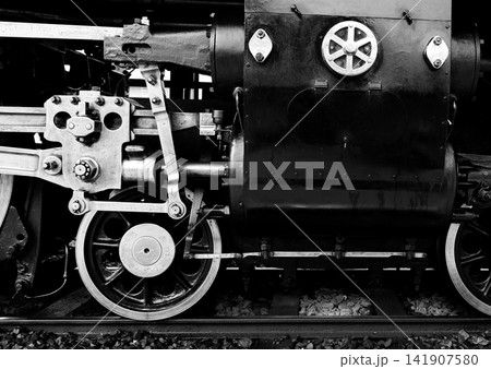 蒸気機関車の車輪とクロスヘッド 141907580