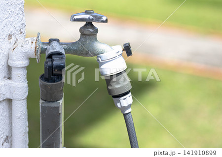古い水道と蛇口 ホース 古い水道と蛇口 ホース 141910899