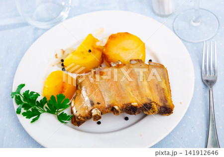 Delicious fried pork ribs with baked potatoes 141912646