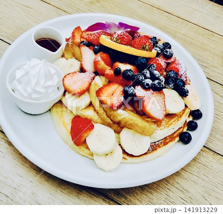 フルーツたっぷりのパンケーキとレモネードのカフェタイム フルーツたっぷりのパンケーキとレモネードのカフェタイム 141913229