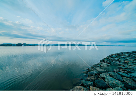 島根県の宍道湖の朝 141913300