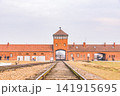 「死の門」・アウシュヴィッツ第二強制収容所(ビルケナウ)の鉄道引込線 世界遺産 「死の門」・アウシュヴィッツ第二強制収容所(ビルケナウ)の鉄道引込線 世界遺産 141915695