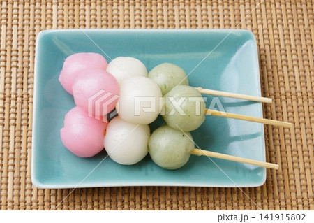 和菓子 三色団子 和菓子 三色団子 141915802