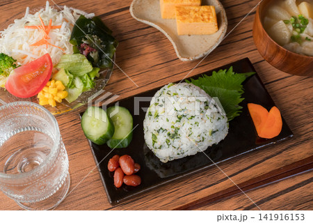 野沢菜ちりめんのおにぎりの朝ごはん 野沢菜ちりめんのおにぎりの朝ごはん 141916153