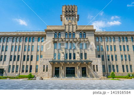 京都市中京区 青空に映える価値ある近代建築の京都市役所本庁舎 京都市中京区 青空に映える価値ある近代建築の京都市役所本庁舎 141916584