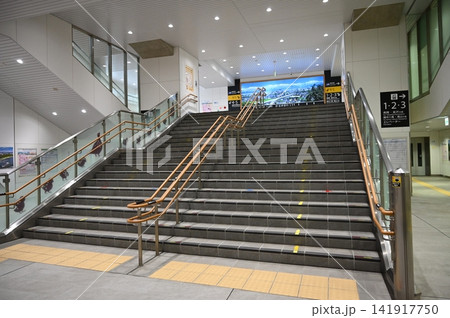 富山駅(とやまえき)の駅構内の階段 富山駅(とやまえき)の駅構内の階段 141917750