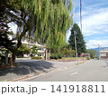 小学校校門前の風景 141918811