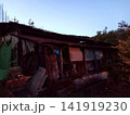 夕暮れ時の廃墟 141919230