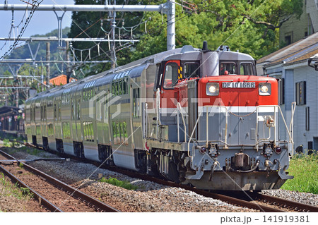 横須賀線 北鎌倉-大船 JR東日本 DE10-1666(新鶴見)+E235系1000番台 サロ 甲種 横須賀線 北鎌倉-大船 JR東日本 DE10-1666(新鶴見)+E235系1000番台 サロ 甲種 141919381