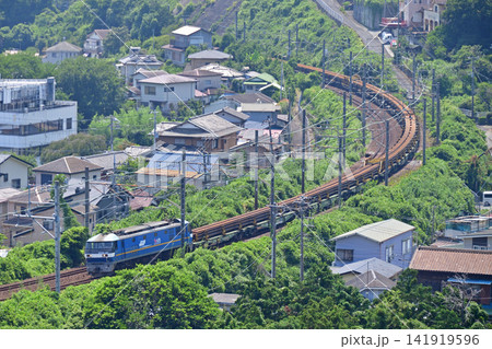 東海道本線 湯河原-真鶴 JR貨物 EF210-301(吹田)+日鐵チキ14B チキ5400-4 東海道本線 湯河原-真鶴 JR貨物 EF210-301(吹田)+日鐵チキ14B チキ5400-4 141919596