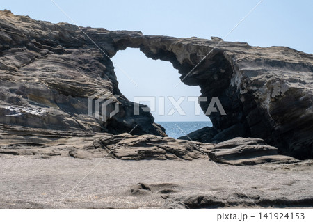 神奈川県 城ヶ島 馬の背洞門の風景 神奈川県 城ヶ島 馬の背洞門の風景 141924153