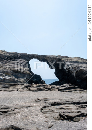 神奈川県 城ヶ島  馬の背洞門の風景 141924154