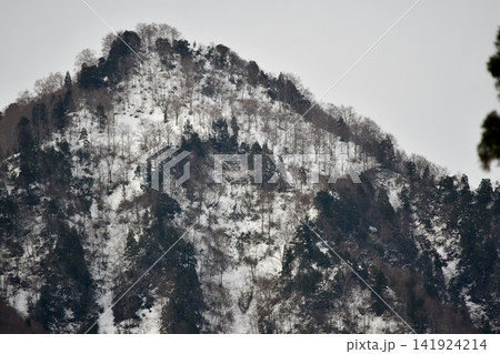 雪化粧した山々 雪化粧した山々 141924214