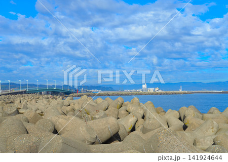 奈呉の浦大橋と富山湾(富山県射水市) 奈呉の浦大橋と富山湾(富山県射水市) 141924644