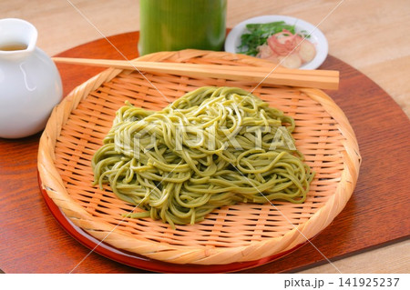 清涼感あふれる、夏の冷たい「茶そば」。ざるそば、蕎麦。 清涼感あふれる、夏の冷たい「茶そば」。ざるそば、蕎麦。 141925237