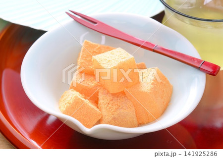 夏の和菓子、冷菓、冷たいわらび餅。 夏の和菓子、冷菓、冷たいわらび餅。 141925286