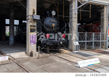 「津山まなびの鉄道館」の旧扇形機関車庫に展示されているD51形蒸気機関車2号機(D51 2) 「津山まなびの鉄道館」の旧扇形機関車庫に展示されているD51形蒸気機関車2号機(D51 2) 141925409