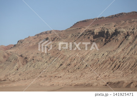 中国シルクロードのトルファン盆地の名所の一つ火焔山 141925471