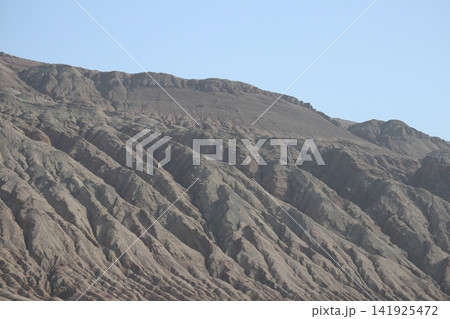 中国シルクロードのトルファン盆地の名所の一つ火焔山 中国シルクロードのトルファン盆地の名所の一つ火焔山 141925472