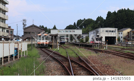 線路が集まる静かな朝の駅 線路が集まる静かな朝の駅 141925503