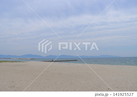 【鳥取県】美しい白浜が広がる米子市弓ヶ浜海岸の風景 【鳥取県】美しい白浜が広がる米子市弓ヶ浜海岸の風景 141925527