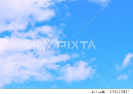 青空と白い雲・背景素材 青空と白い雲・背景素材 141925834