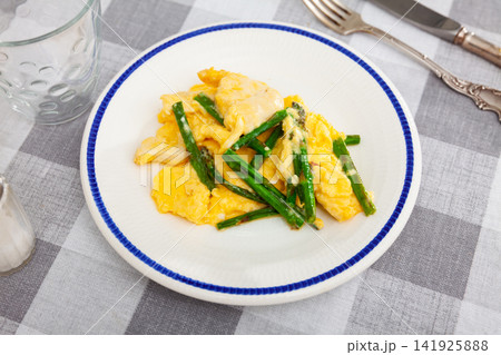 Nutritious breakfast of omelette with chicken breast and asparagus 141925888