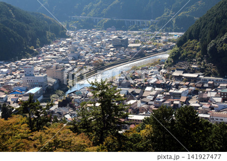 郡上八幡城から見渡す郡上八幡市の市街地 郡上八幡城から見渡す郡上八幡市の市街地 141927477