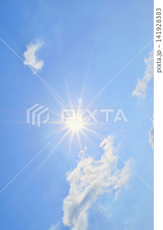 青空と太陽 直射日光 フリースペースイメージ( fix撮影 ) 青空と太陽 直射日光 フリースペースイメージ( fix撮影 ) 141928383