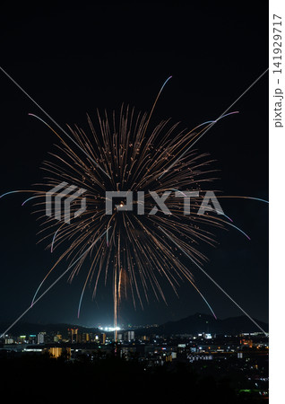 日本の夏祭りを彩る小郡花火大会「夢HANABI」の夜空 日本の夏祭りを彩る小郡花火大会「夢HANABI」の夜空 141929717