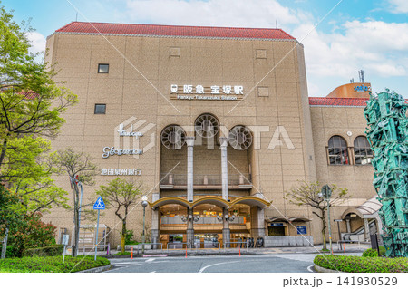 兵庫県宝塚市　阪急宝塚駅 141930529