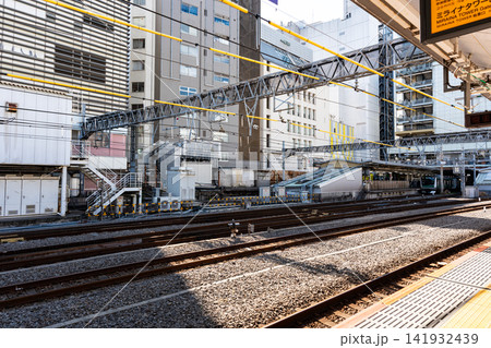 新宿駅　JR中央線ホームから埼京線ホーム方向を眺める　東京都新宿区新宿 141932439