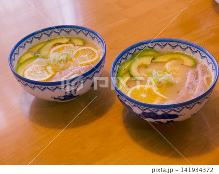 アボカドとレモンの彩り麺 アボカドとレモンの彩り麺 141934372