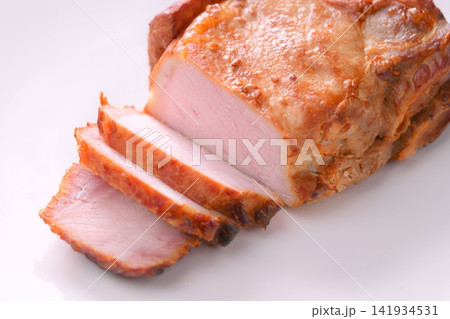 豚ロースの焼豚。ブロック。 豚ロースの焼豚。ブロック。 141934531