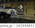 アメリカ　ニューヨーク　夜のホテル入口風景 141934831