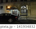 アメリカ　ニューヨーク　夜のホテルの入口 141934832