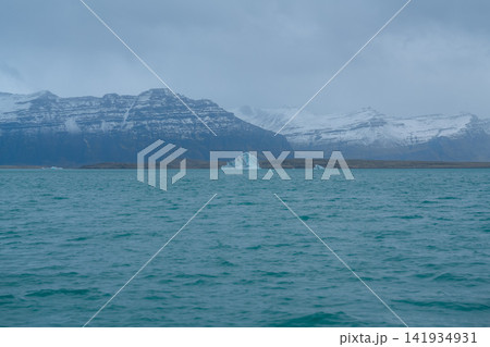 アイスランドのヨークルスアゥルロゥン氷河湖 141934931