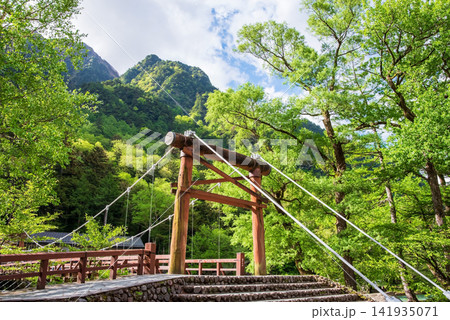 さわやか上高地『河童橋』《長野県 松本市》 さわやか上高地『河童橋』《長野県 松本市》 141935071