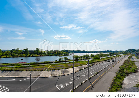 千波大橋から千波湖を眺める 逆光 茨城県水戸市中央 千波大橋から千波湖を眺める 逆光 茨城県水戸市中央 141937177