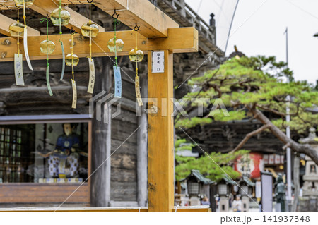 夏の竹駒神社 参道の風鈴 夏詣 宮城県岩沼市 夏の竹駒神社 参道の風鈴 夏詣 宮城県岩沼市 141937348