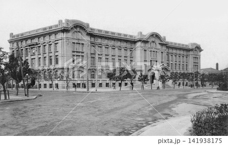 古写真　1926-1932年　中国・大連　大連重要物産取引所（現在の大連銀行・第一中心支行） 141938175