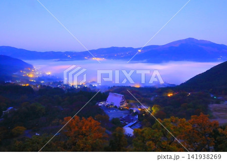由布院雲海(狭霧台より・由布市湯布院町) 由布院雲海(狭霧台より・由布市湯布院町) 141938269
