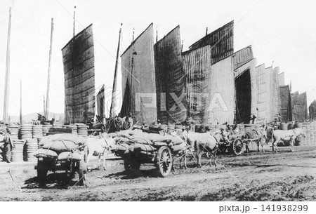 古写真 1930-1932年 日本統治時代の中国・大連港のロシア波止場とジャンク船 古写真 1930-1932年 日本統治時代の中国・大連港のロシア波止場とジャンク船 141938299