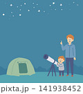 天体観測をする親子 141938452