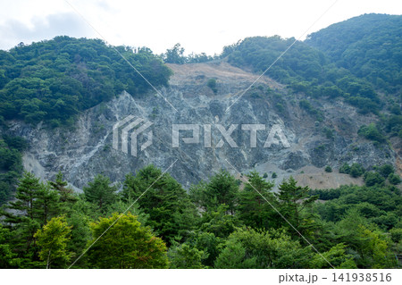 大西山の崩落跡(長野県下伊那郡大鹿村) 大西山の崩落跡(長野県下伊那郡大鹿村) 141938516