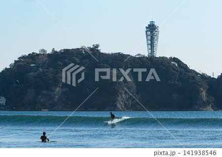 湘南鵠沼海岸 江の島とサーフィン 湘南鵠沼海岸 江の島とサーフィン 141938546
